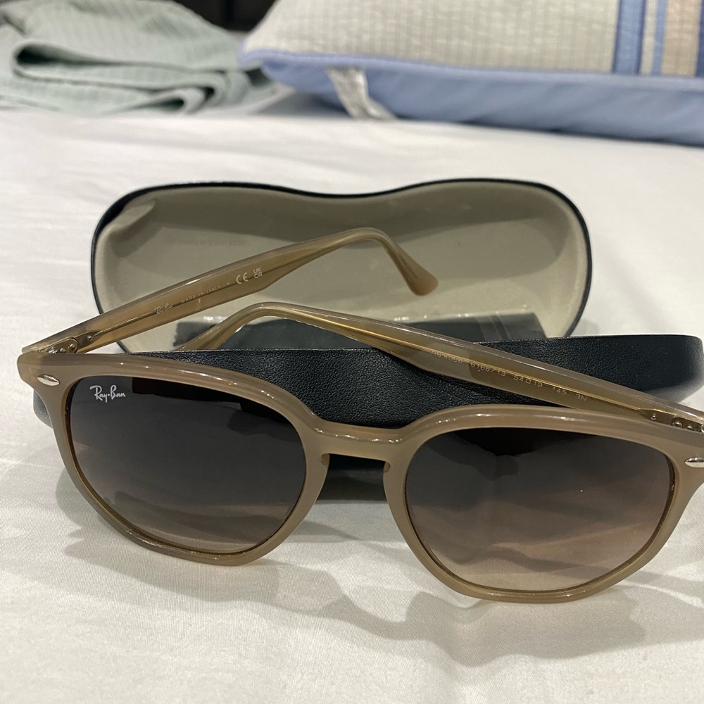Ray-Ban Brown Sunglasses Gradient Lenses